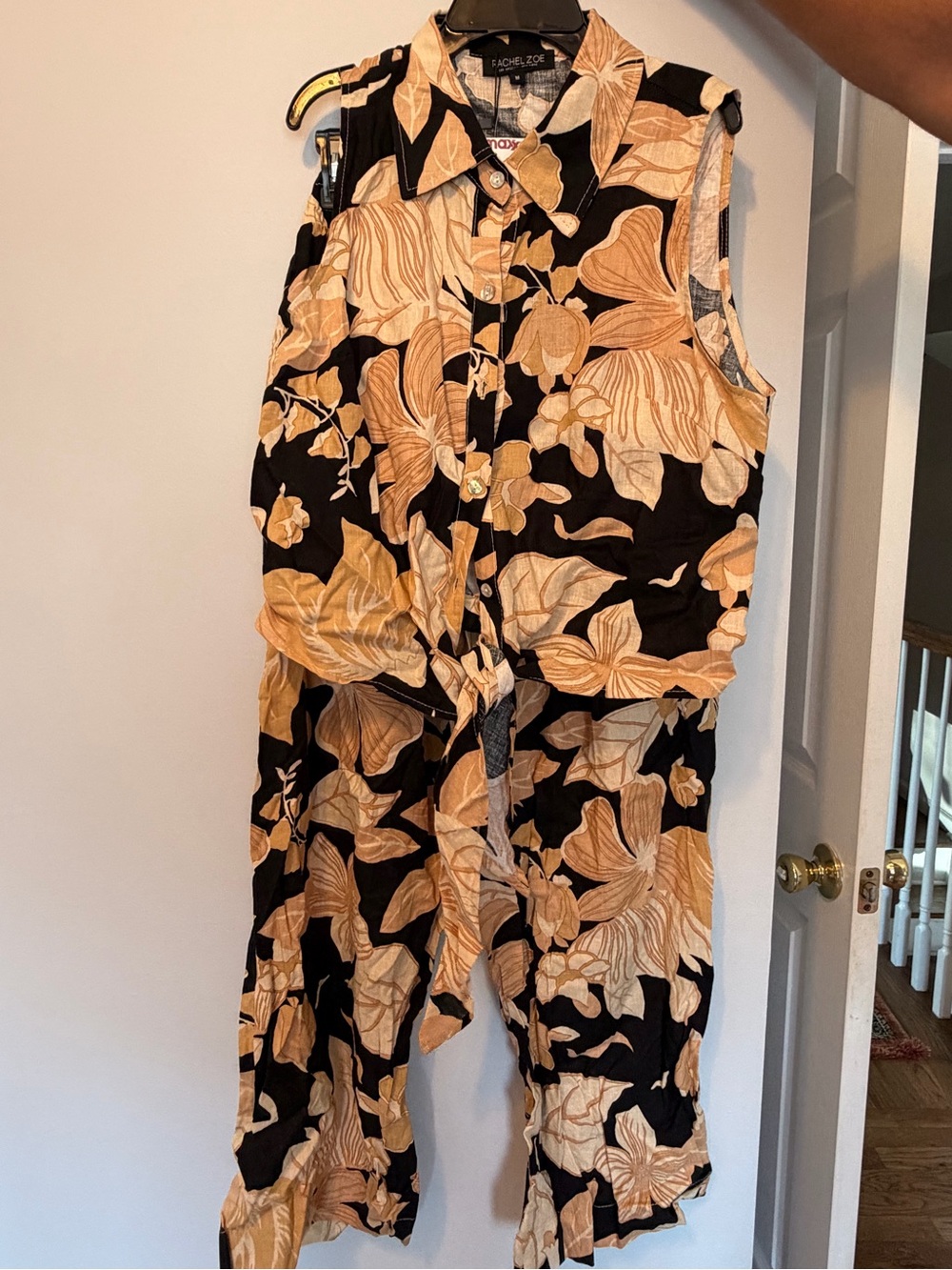 Rachel Zoe Black Floral Sleeveless Button-Front and Pants with Tan Print